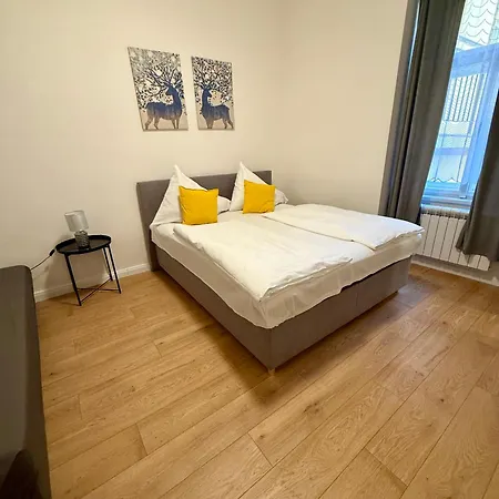 Charles Square By Ruterra Apartmán