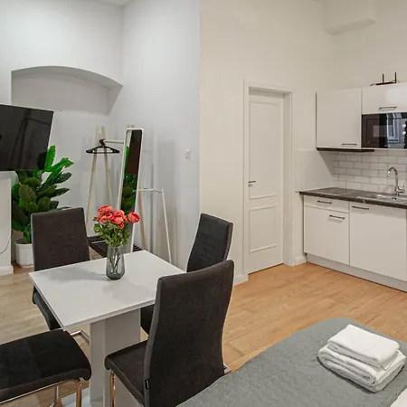 Charles Square By Ruterra Apartmán