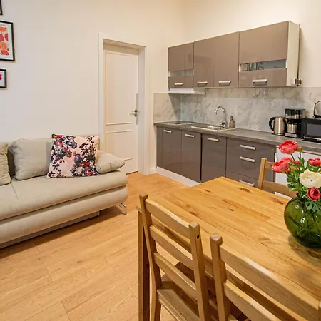 Charles Square By Ruterra Apartmán *